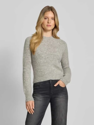 Sweter z dzianiny z prążkowanymi wykończeniami drykorn