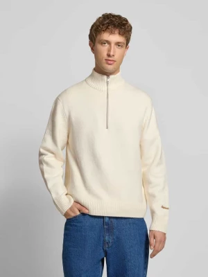 Sweter z dzianiny z prążkowanymi wykończeniami model ‘NORREBRO’ jack & jones