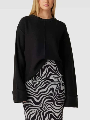 Sweter z dzianiny z przeszytymi brzegami rękawów NA-KD