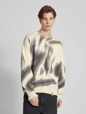 Sweter z dzianiny z przetarciami model ‘Smoked’ PEQUS