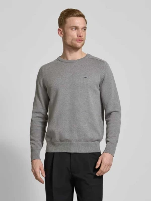 Sweter z dzianiny z wyhaftowanym logo FYNCH-HATTON