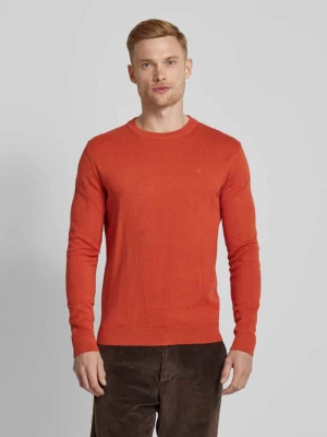 Sweter z dzianiny z wyhaftowanym logo model ‘BASIC’ Tom Tailor