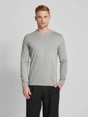 Sweter z dzianiny z wyhaftowanym logo model ‘BASIC’ Tom Tailor