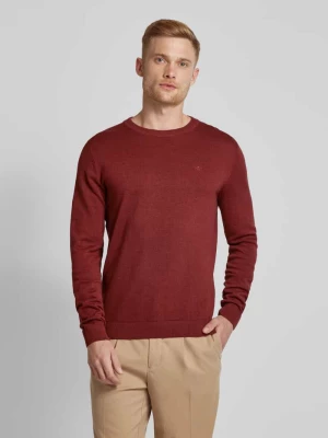 Sweter z dzianiny z wyhaftowanym logo model ‘BASIC’ Tom Tailor