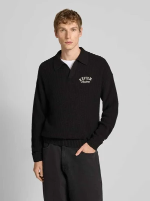 Sweter z dzianiny z wyhaftowanym logo REVIEW