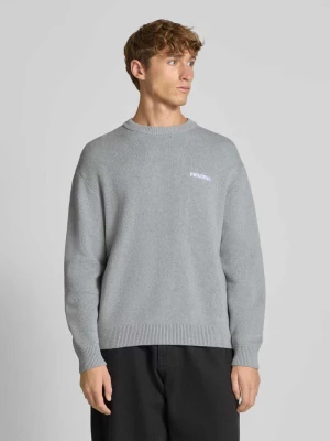Sweter z dzianiny z wyhaftowanym logo REVIEW