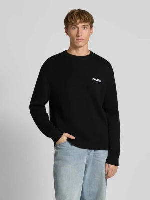 Sweter z dzianiny z wyhaftowanym logo REVIEW