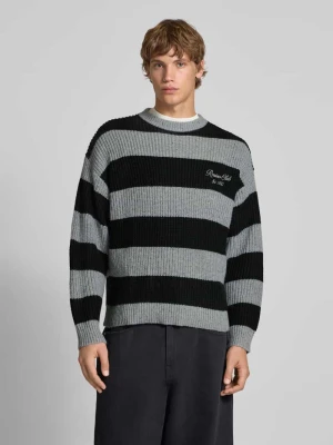 Sweter z dzianiny z wyhaftowanym logo REVIEW