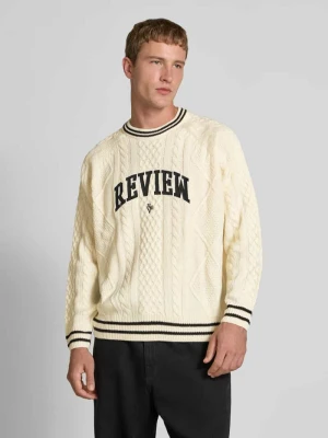Sweter z dzianiny z wyhaftowanym logo REVIEW
