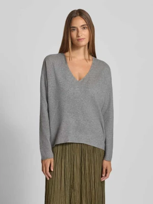 Sweter z dzianiny z zaokrąglonym dekoltem w serek model ‘FREYJA’ Oui