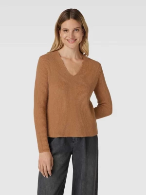 Sweter z dzianiny z zaokrąglonym dekoltem w serek model ‘Style.Lana’ BRAX