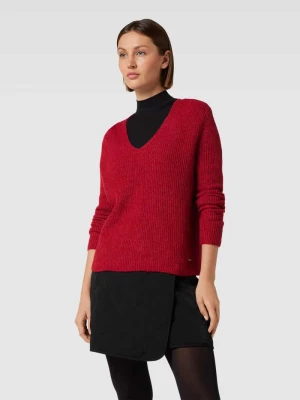Sweter z dzianiny z zaokrąglonym dekoltem w serek model ‘Style.Lana’ BRAX