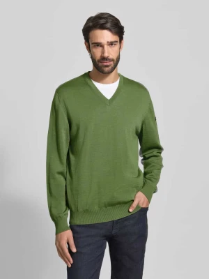 Sweter z dzianiny z żywej wełny z dekoltem w serek maerz muenchen