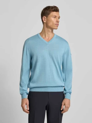 Sweter z dzianiny z żywej wełny z dekoltem w serek maerz muenchen