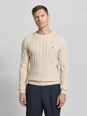Sweter z dzianiny ze ściegiem warkoczowym i wyhaftowanym logo FYNCH-HATTON
