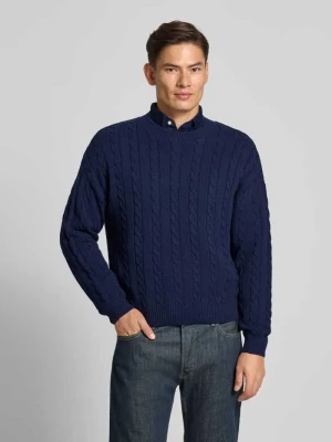 Sweter z dzianiny ze ściegiem warkoczowym i wyhaftowanym logo REVIEW