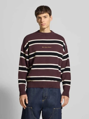 Sweter z dzianiny ze wzorem w paski i wyhaftowanym logo BLKVIS