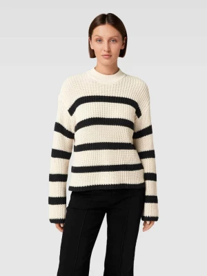 Sweter z dzianiny ze wzorem w paski model ‘HILDA’ Vero Moda