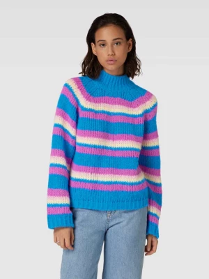 Sweter z dzianiny ze wzorem w paski model ‘NARMANELL’ Pieces