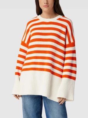 Sweter z dzianiny ze wzorem w paski model ‘Rosso’ MbyM