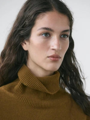 Sweter Z Golfem Z Mieszanki Wełny - Zielono - - Massimo Dutti - Kobieta