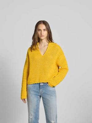 Sweter z haftem angielskim Closed Ciemnożółty