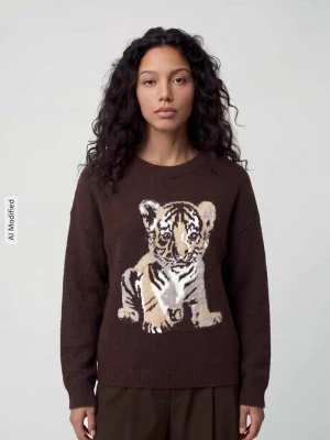 Sweter z intarsją z motywem tygrysa Only Czekoladowy