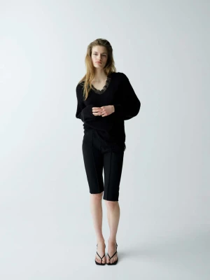 Sweter z łączonych materiałów z koronką czarny - Kobieta - - MANGO