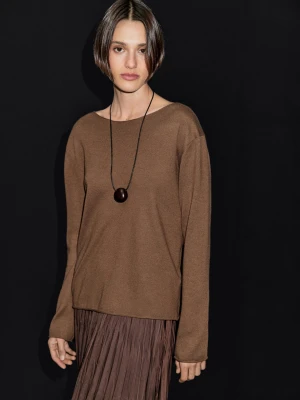 Sweter Z Mieszanki Wełny Z Dekoltem Łódką - Toffee - - Massimo Dutti - Kobieta