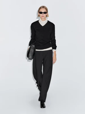 Sweter Z Mieszanki Wełny Z Dekoltem W Serek - Czarny - - Massimo Dutti - Kobieta