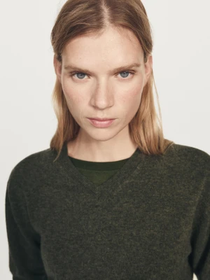Dzianinowy Sweter Z Mieszanki Wełny Z Dekoltem W Serek - Ziel Pop - - Massimo Dutti - Kobieta