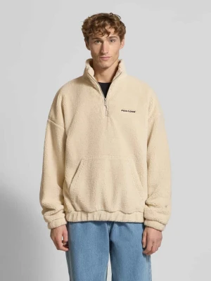 Kołnierz zapinany z elastycznymi wykończeniami Model „Puka” Pegador