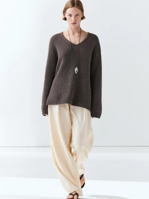 Sweter Ze 100% Kaszmiru Z Dekoltem W Serek - Popielaty Brąz - Massimo Dutti - Female