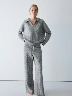 Sweter ze splotem warkoczowym i kołnierzykiem polo szary - Kobieta - MANGO