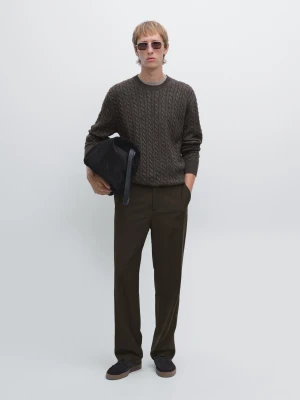 Sweter O Splocie Warkoczowym Z Okrągłym Dekoltem - Brązowy - - Massimo Dutti - Mężczyzna