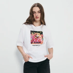 Świąteczna biała koszulka z nadrukiem kota House