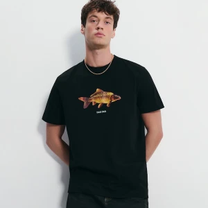 Świąteczna czarna koszulka z motywem karpia House