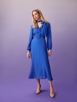 Szafirowa sukienka midi z wiskozy z żabotem TARANKO