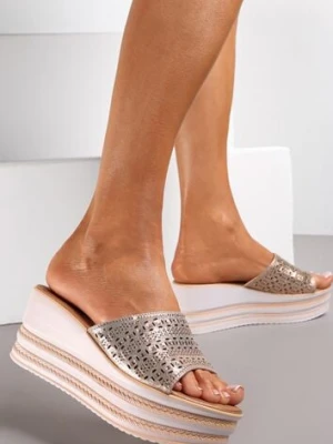 Szampańskie Klapki na Koturnie z Ażurowym Paskiem Fernenne