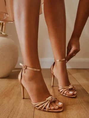 Szampańskie Sandały na Szpilce Vices Ozdobione Supełkiem Ennellor