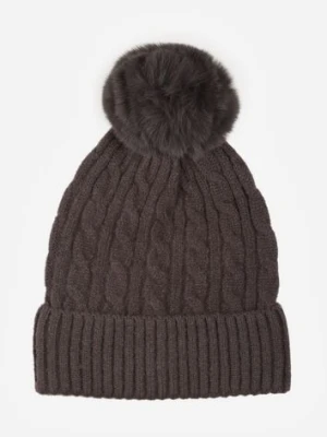 Szara Czapka z Pomponem Zdobiona Warkoczowym Splotem Vetizare