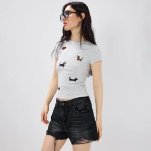 Szara koszulka z haftem piesków House