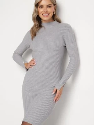 Szara Prążkowana Sukienka Dopasowana z Modalem Wiskozą i Ozdobnymi Guzikami Zeanilda newstar