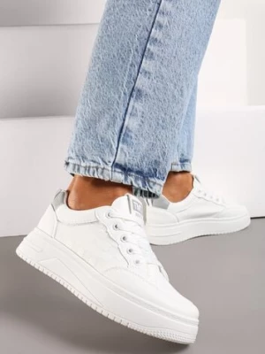 Biało-Szare Casualowe Sneakersy na Platformie z Perforacją i Zdobieniem z Boku Iinesta