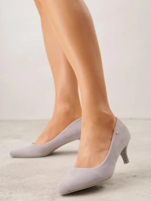 Szare Czółenka Dephomene ballada