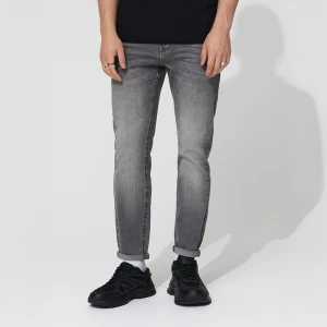 Szare jeansy carrot fit z dodatkiem elastanu i efektem sprania House