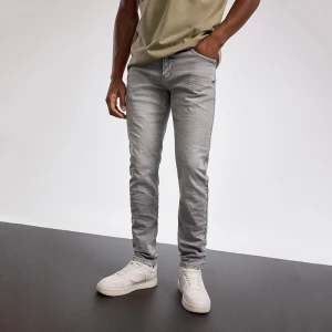 Szare jeansy slim fit z efektem sprania House