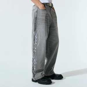 Szare jeansy super baggy fit z haftem House