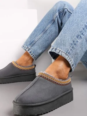 Szare Kapcie z Ekozamszu na Platformie Ozdobione Wzorzystą Tasiemką Pladina