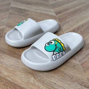 Szare klapki dziecięce z nadrukiem Baby